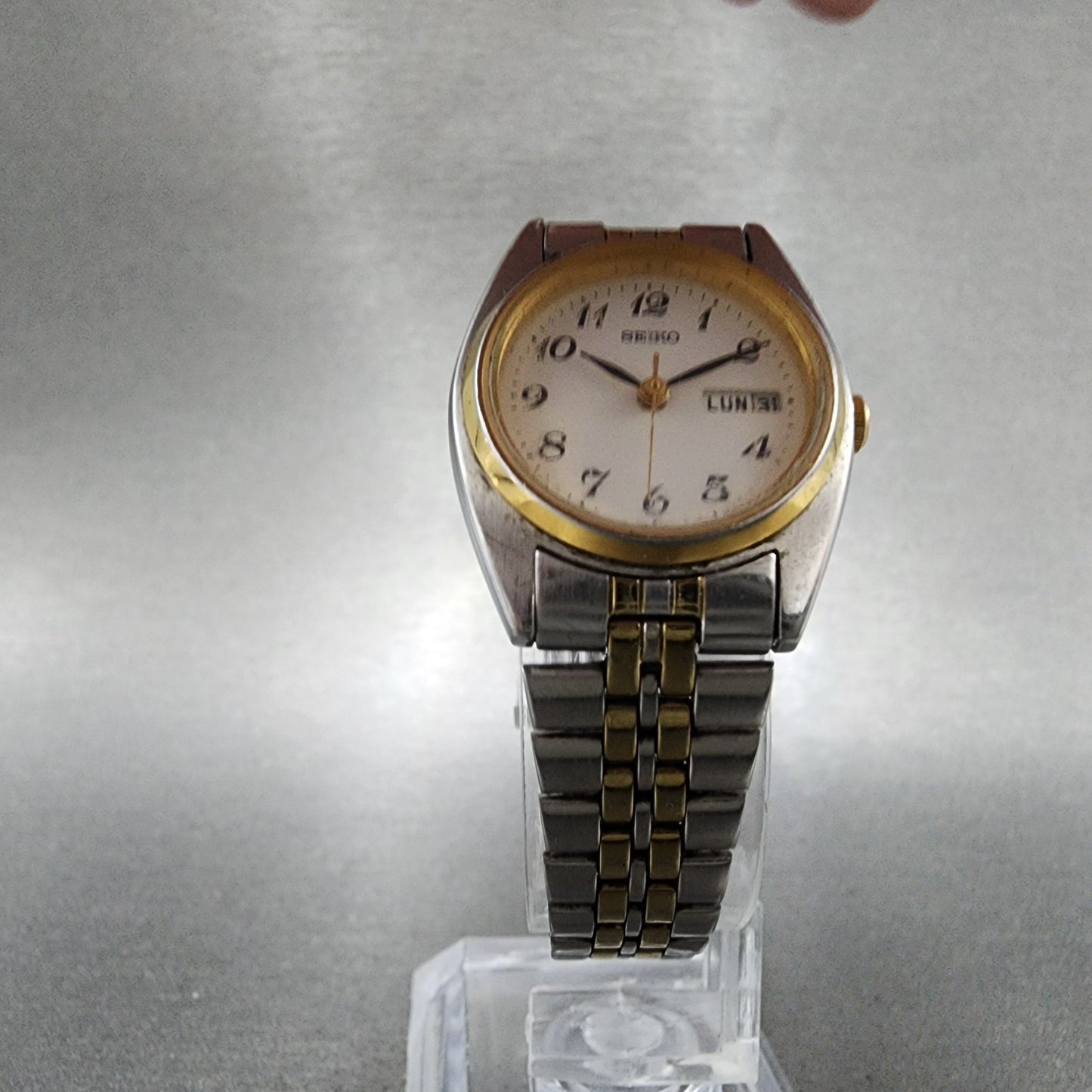 Seiko Watch Women 25mm White Dial Two Tone Daydate 7n430011 Round New BatteryBA5