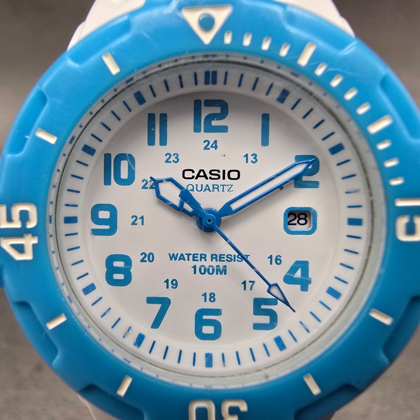 Casio Dive Watch Women 33mm White Dial White & Blue Tone Date LRW-200H New Batt1