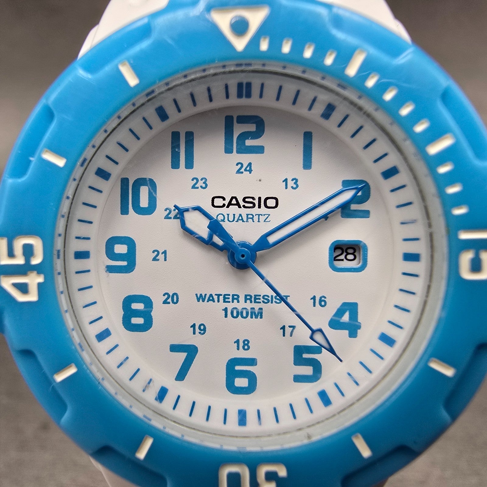 Casio Dive Watch Women 33mm White Dial White & Blue Tone Date LRW-200H New Batt1