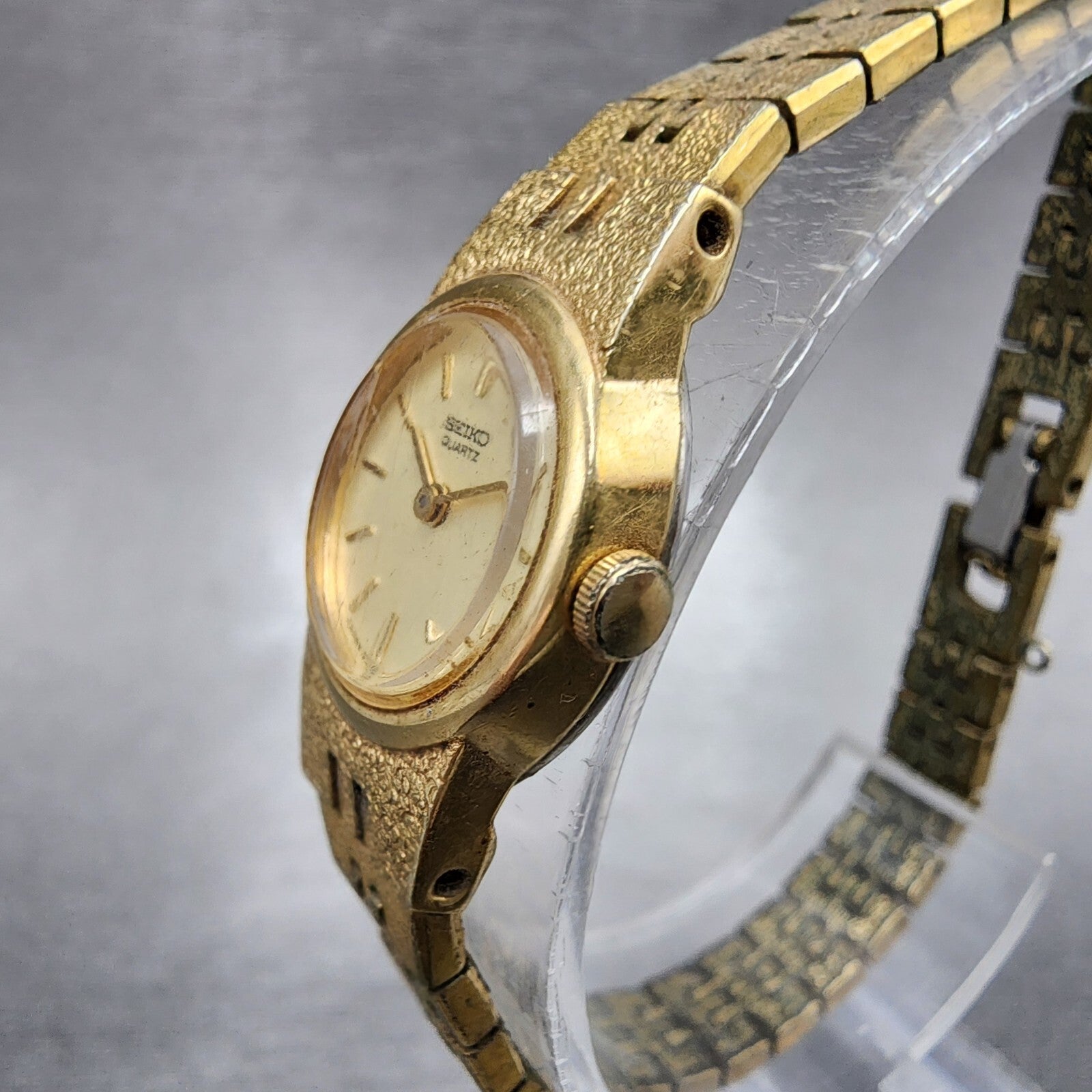 Seiko Watch Women 17mm Champange Dial Gold Tone Round 2C200209 New Battery2