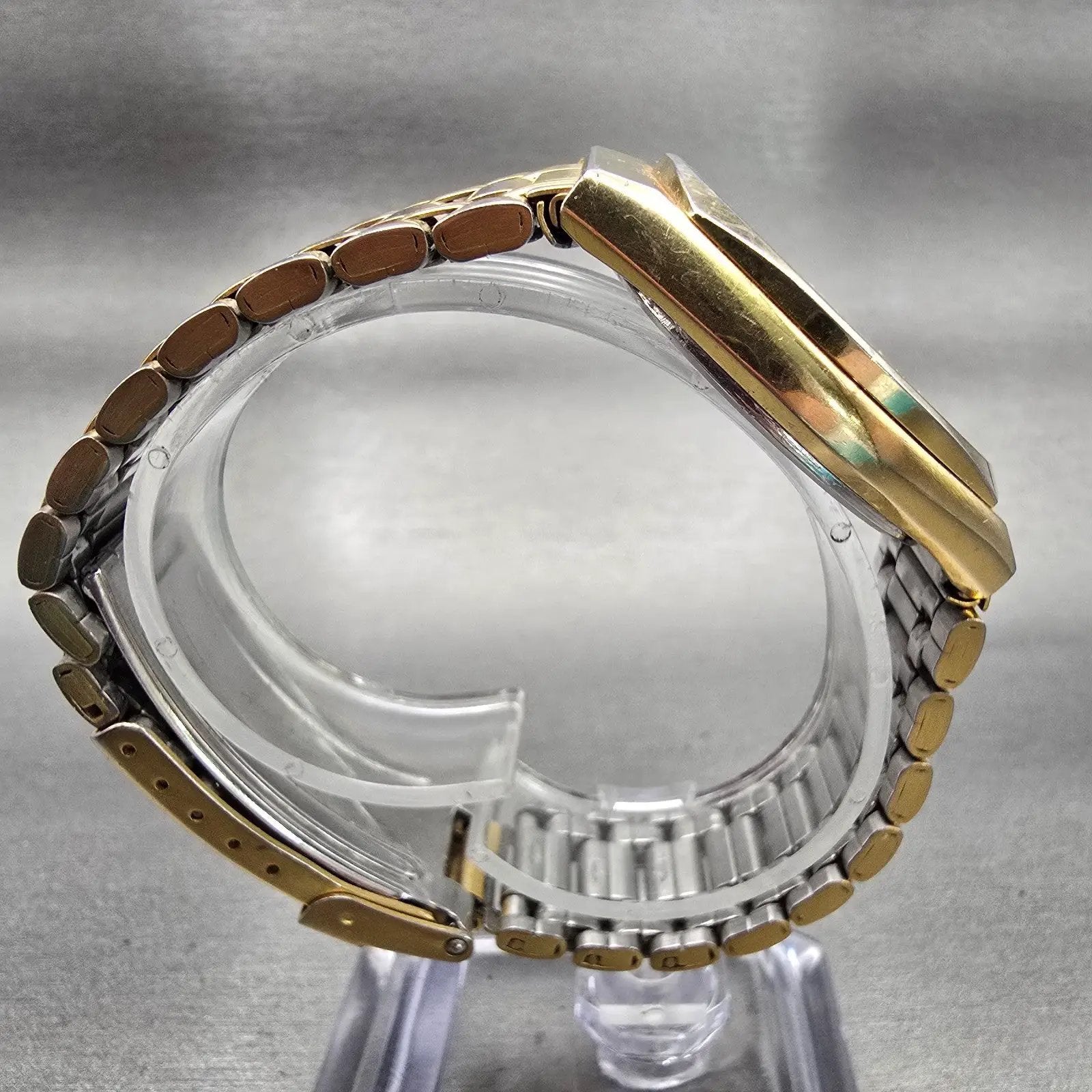 Citizen CQ Watch Men 33mm Champagne Dial Gold Tone Daydate 6101-915101 New Batt8