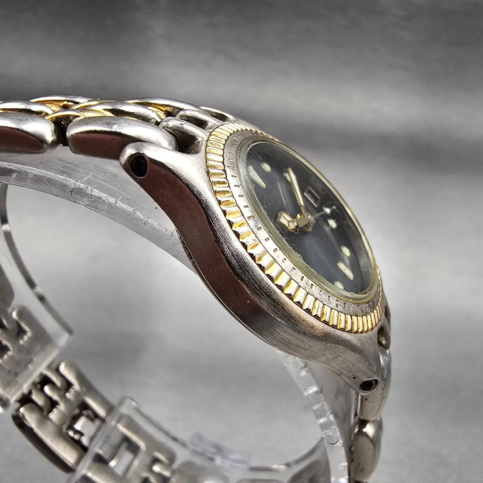 Citizen Watch Women 25mm Gray Dial Two Tone Date 6010-G14091 New Battery Vintage3