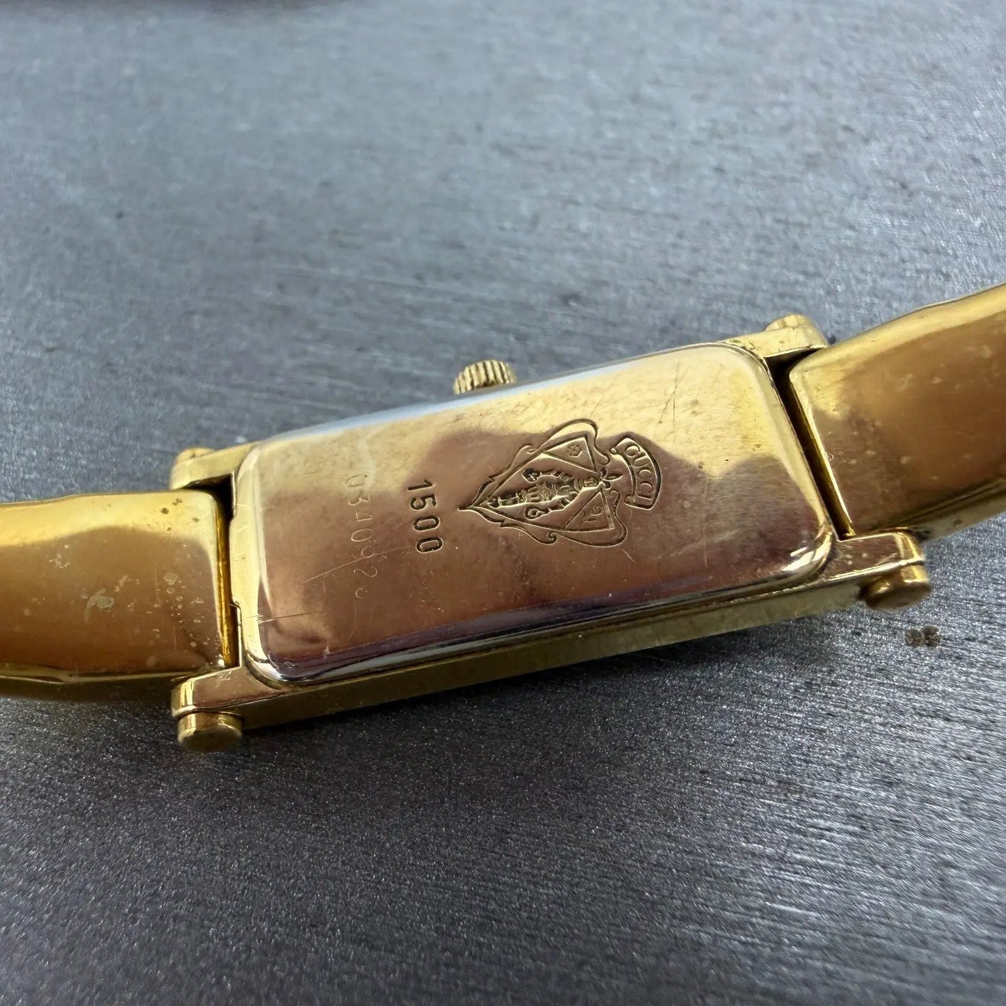 Gucci 1500L Tank Watch Women 12mm Black Dial Gold Rectangle Bangle New batteryKL10