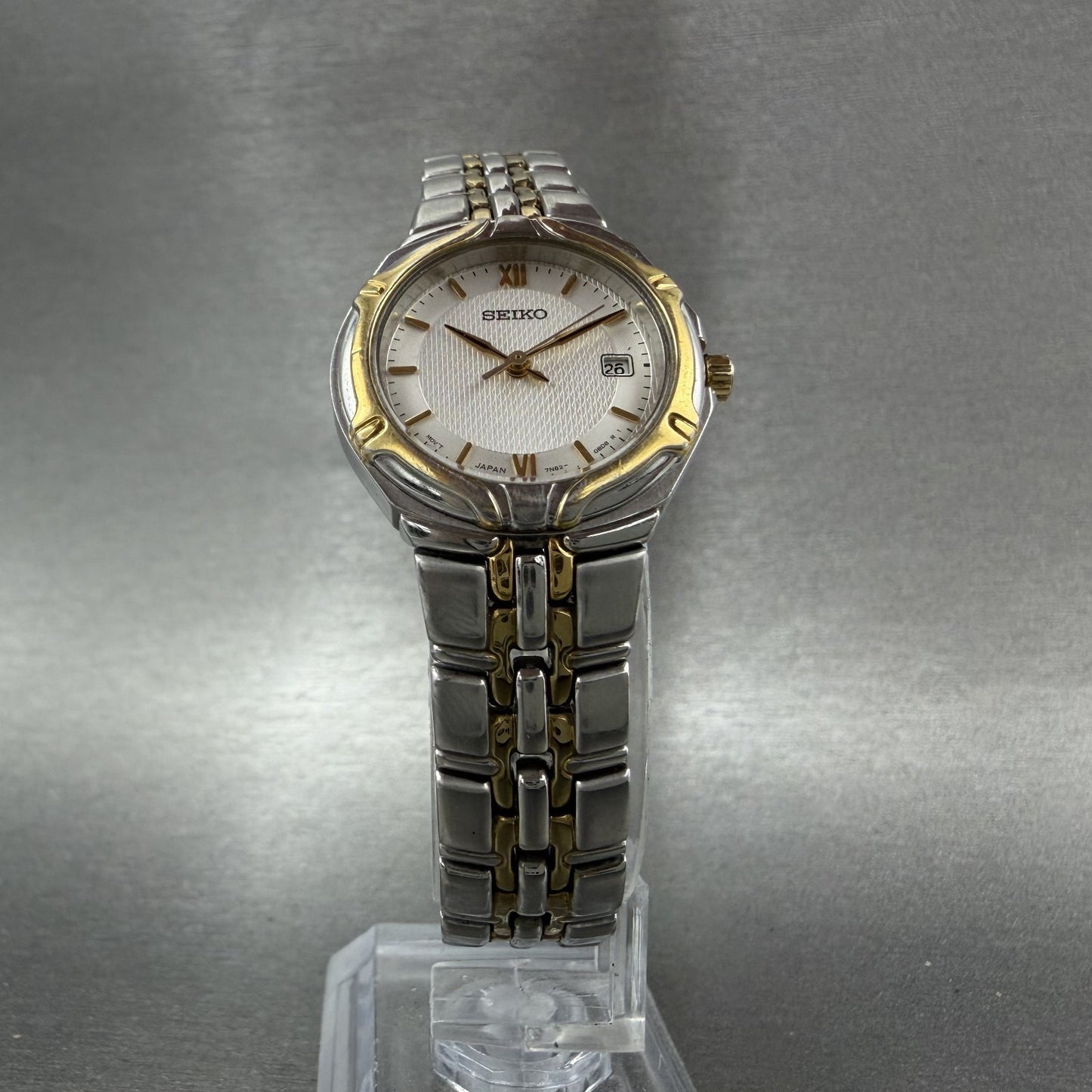 Seiko Watch Women 26mm Silver Dial Two Tone Date Round 7n820at0 New Battery5