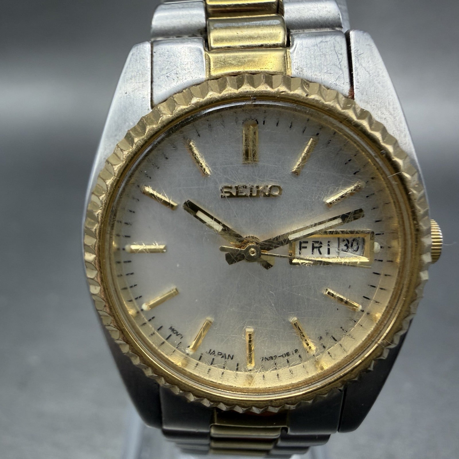 Seiko Watch Women 25mm White Dial Two Tone Daydate Round 7n83-0041 New Batt ZYX1