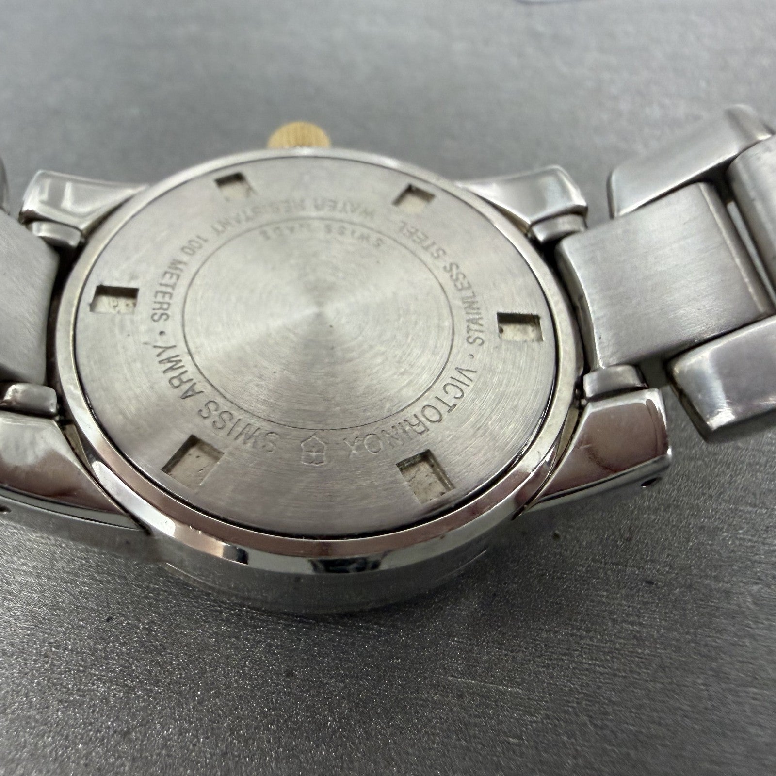 Victorinox Swiss Army Peak Watch Women 30mm White Dial Two Tone Date New Battery9