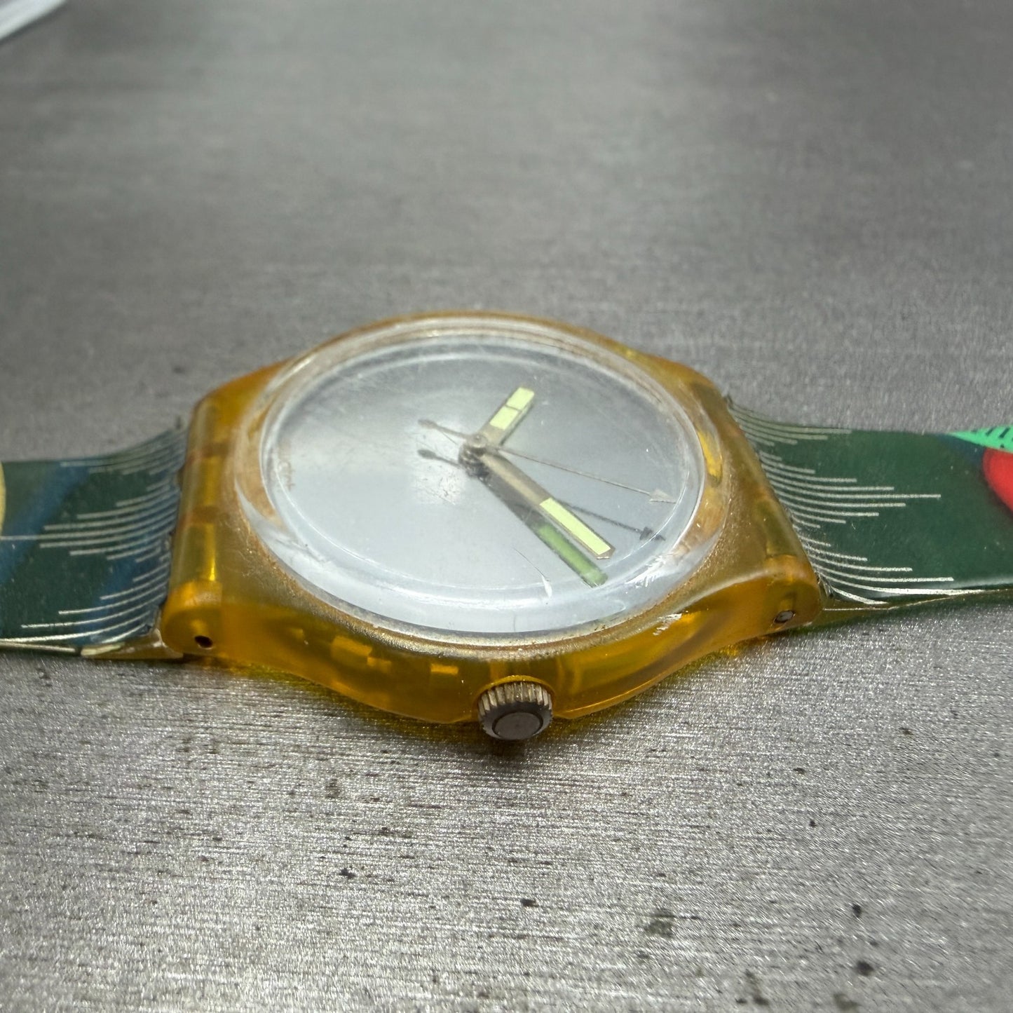 Swatch SnowWhite Watch Unisex 34mm Silver Dial Yellow Case READ!! New Batt GK1044