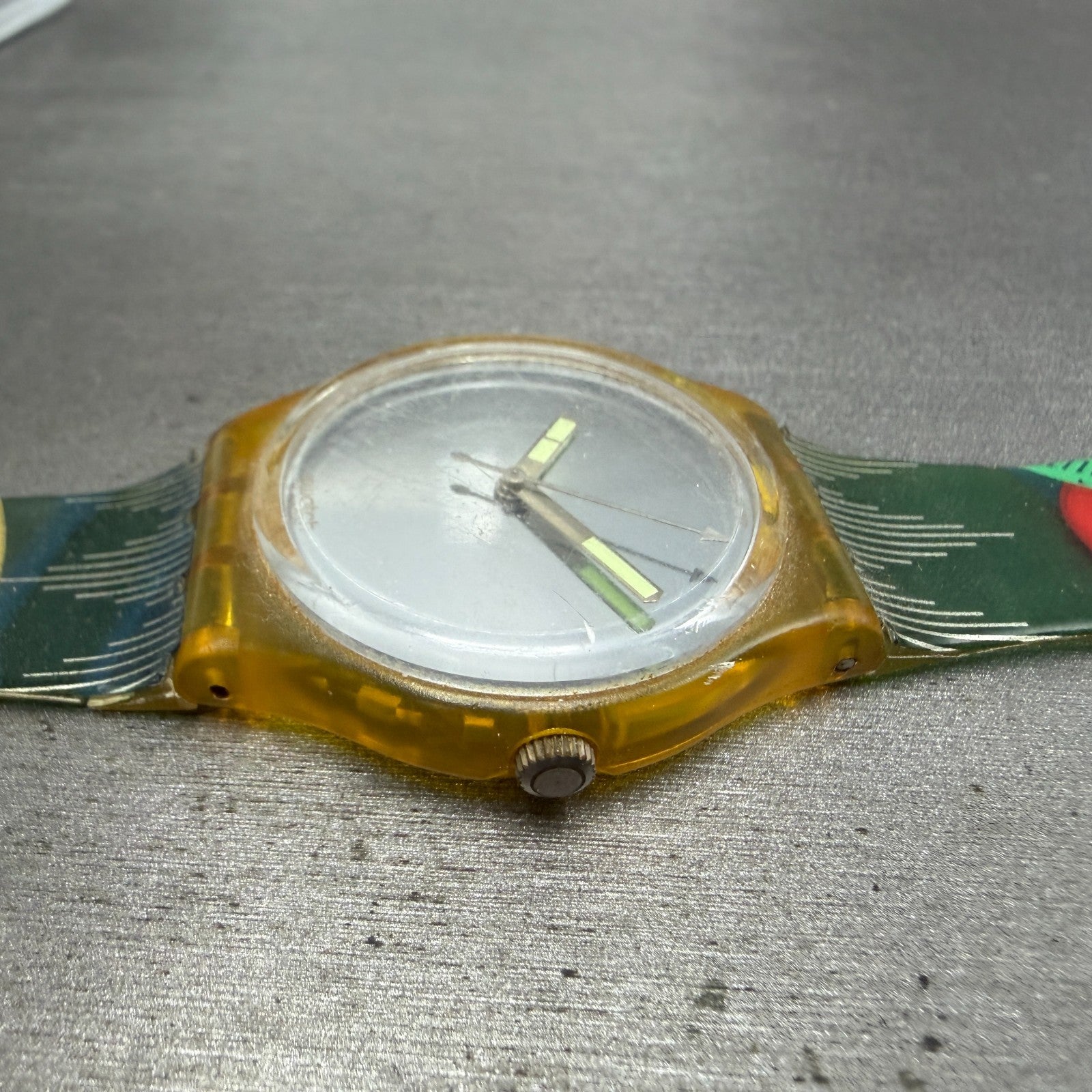Swatch SnowWhite Watch Unisex 34mm Silver Dial Yellow Case READ!! New Batt GK1044