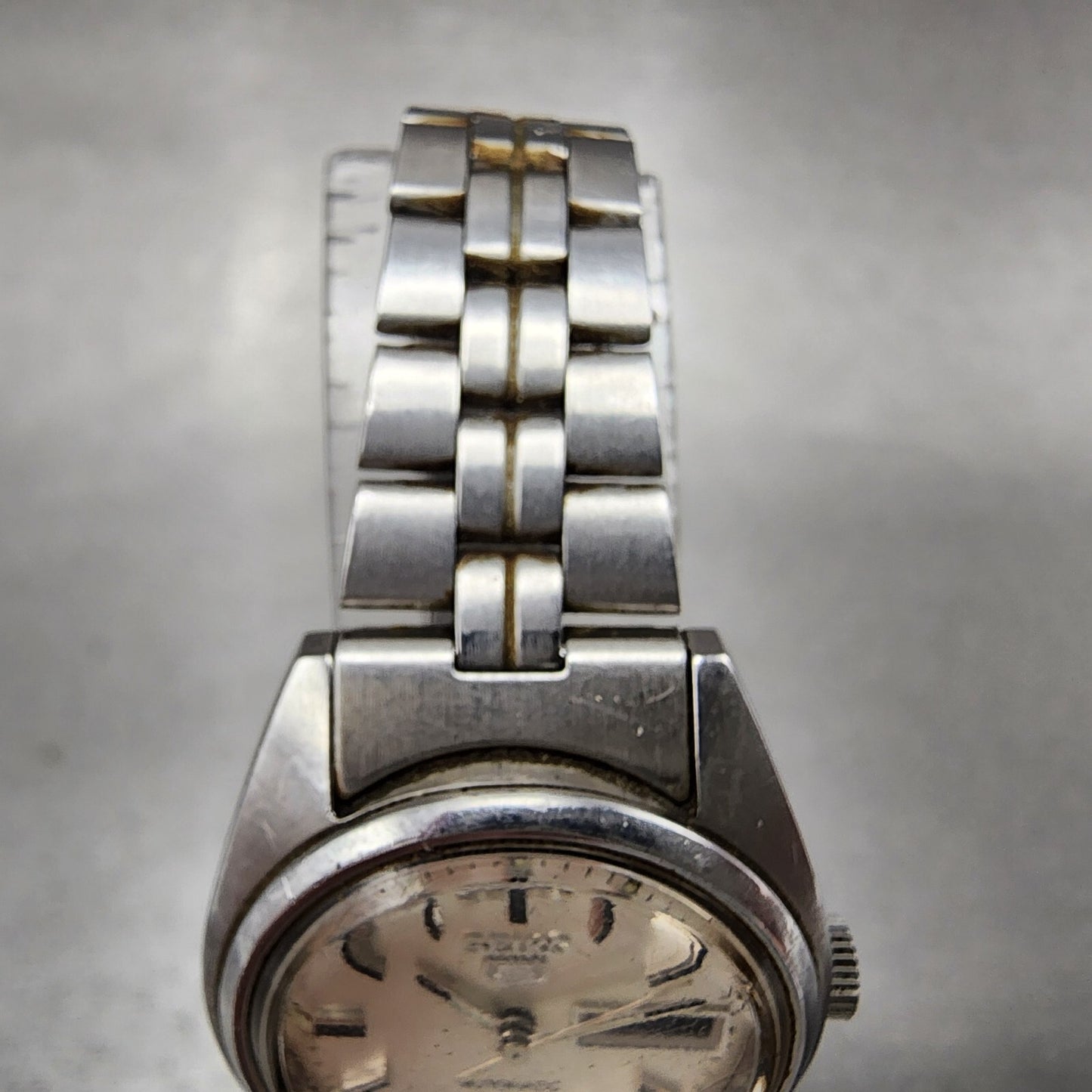 Seiko 5 Automatic Watch Women 26mm Silver Dial Silver Tone Daydate 42060010 Run4