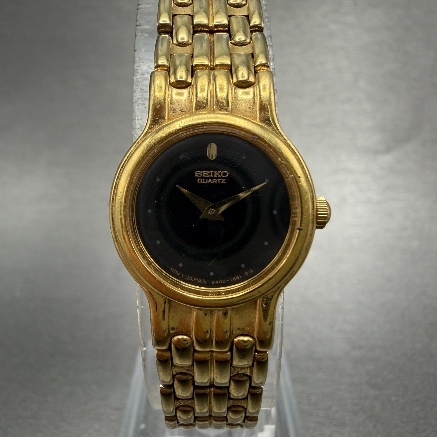 Seiko Watch Women 19mm Black Dial gold Tone Round V400-0538 New Battery Vintage0