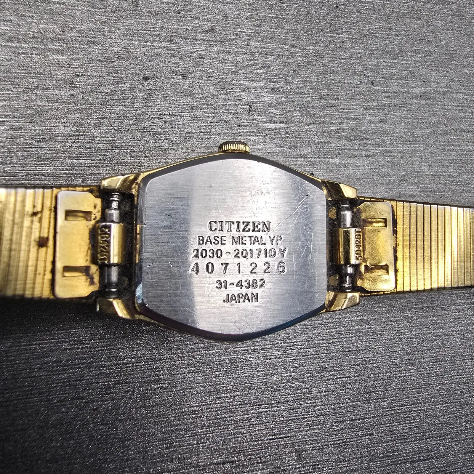 Citizen CQ Watch Women 19mm Gold Dial Gold Tone Hexagon 2030-201710 New Battery10