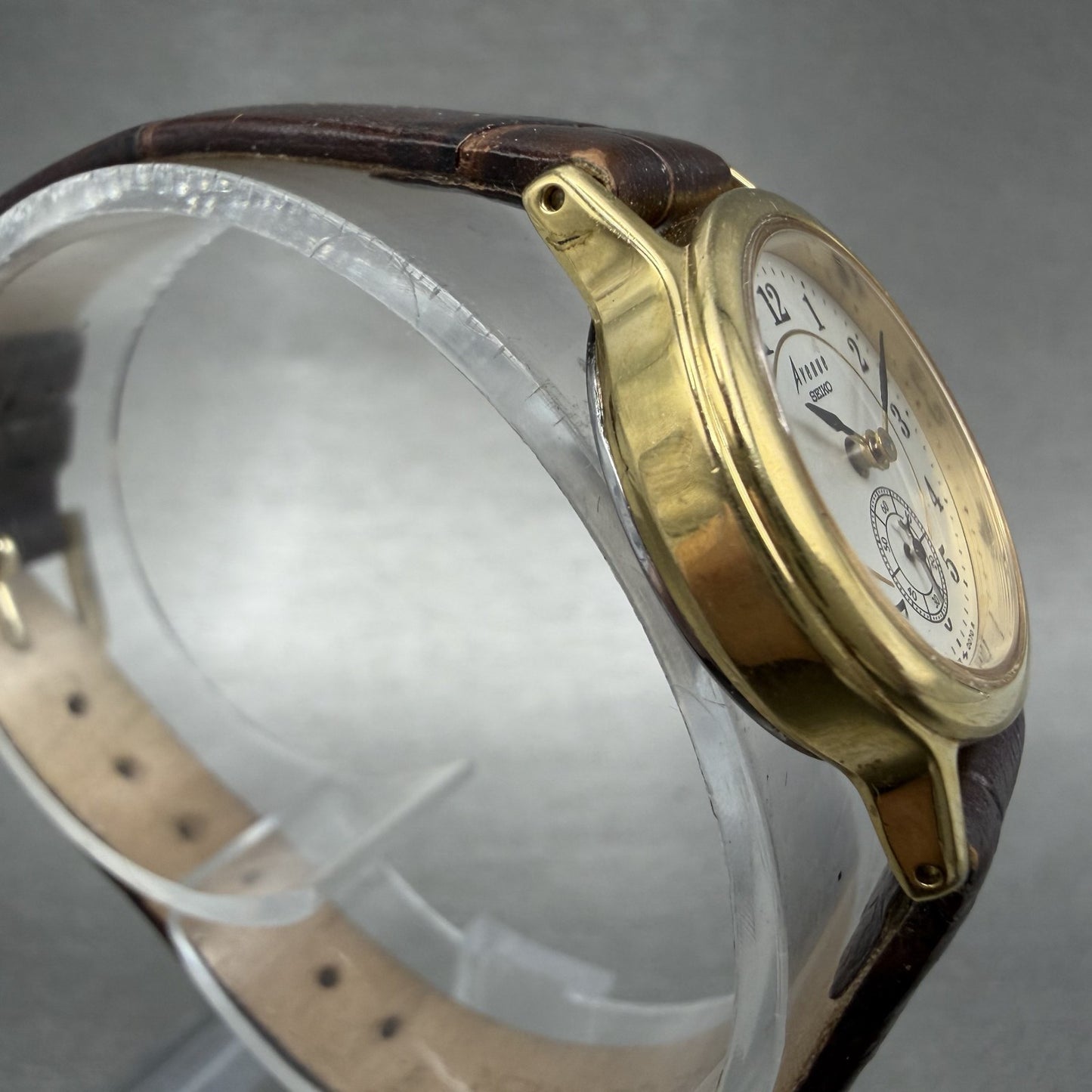 Seiko Avenue Watch Women 23mm Silver Dial Gold Tone Round 2K22-0080 New Battery3