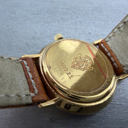 Gucci 3000.2.L Watch Women 26mm Cream Dial Gold Plated Small Seconds PARTS10