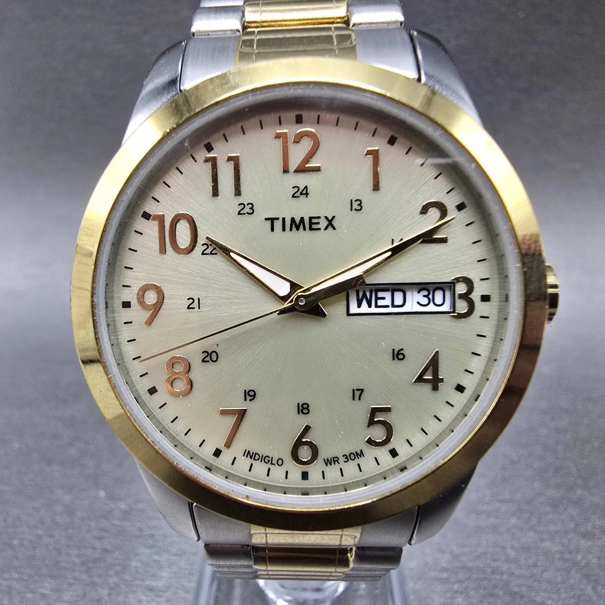 Timex South Street Sport Watch Men 36mm Silver Dial Two Tone Daydate New Batt 890