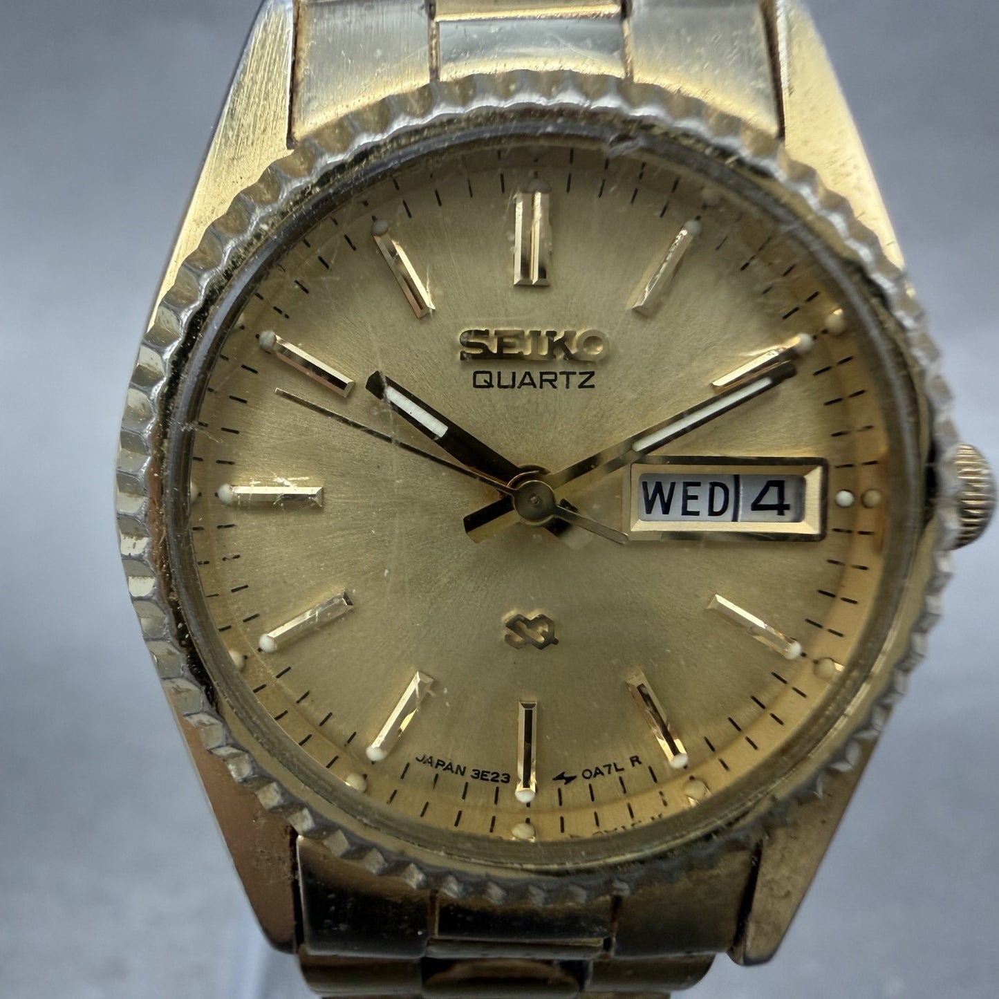 Seiko SQ Watch Women 24mm Gold Dial Gold Tone Daydate Round 3E230A60 NewBatt A1