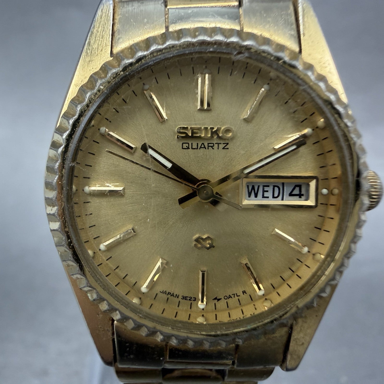 Seiko SQ Watch Women 24mm Gold Dial Gold Tone Daydate Round 3E230A60 NewBatt A1