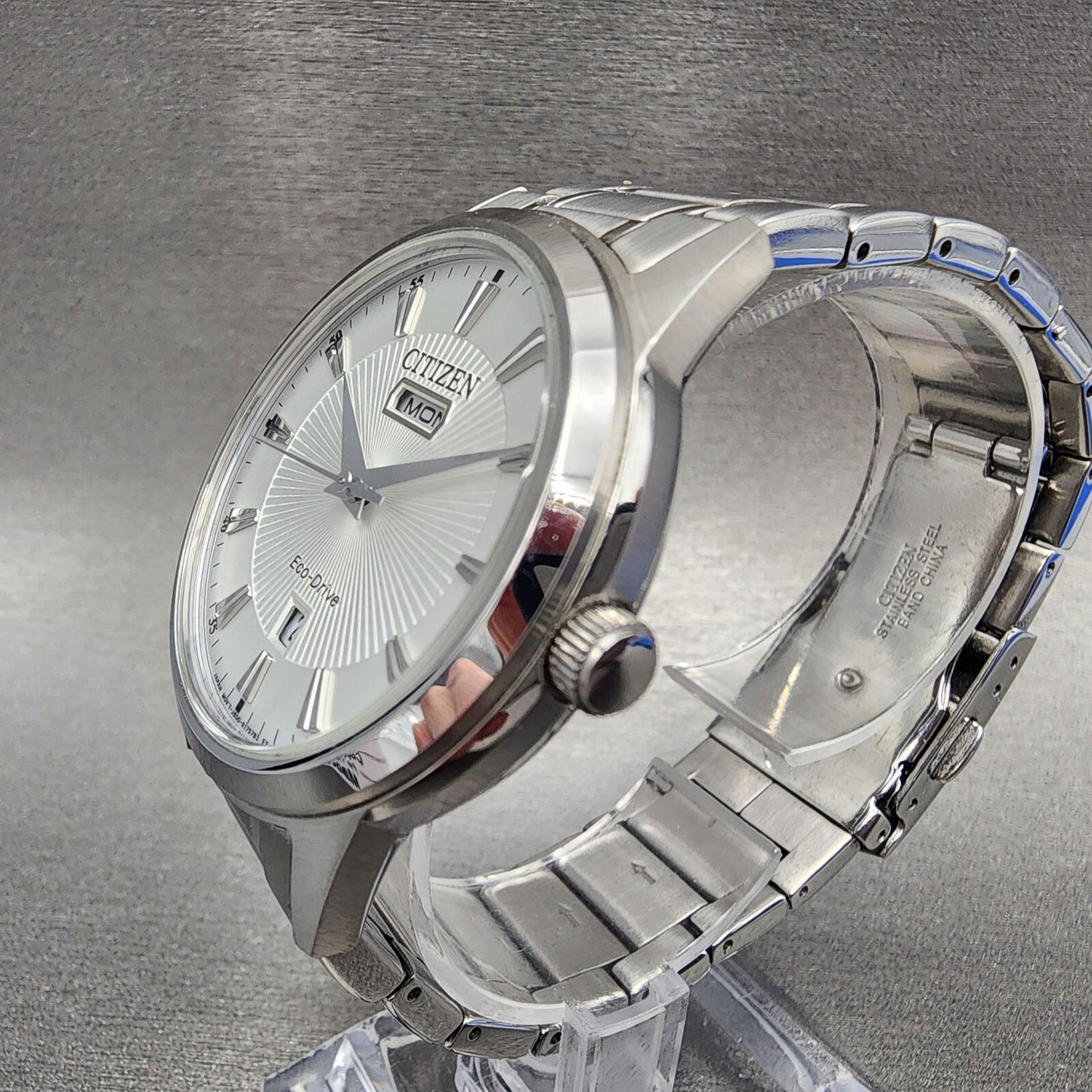 Citizen EcoDrive Watch Men 40mm White Dial Steel Daydate Round AW010051A2