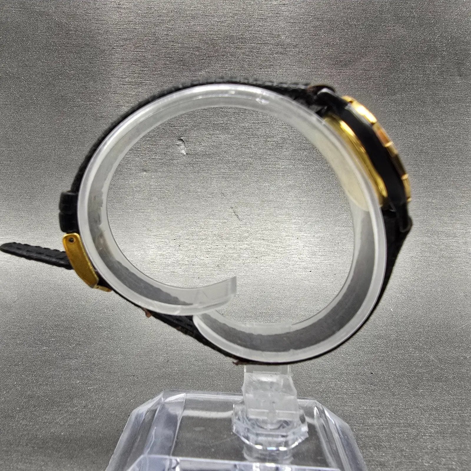 Gucci 3200L Watch Women 26mm Black Dial Black & Gold Tone Round New Battery9