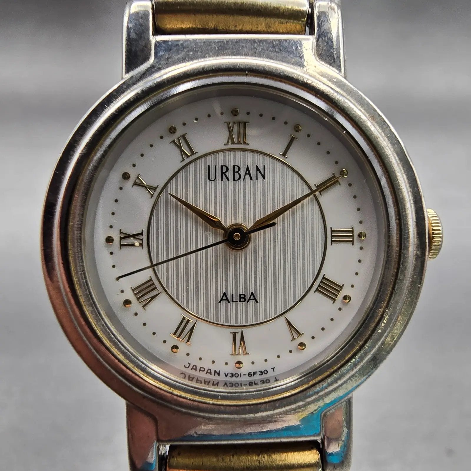 Seiko Alba Urban Watch Women 24mm White Dial Two Tone Round V301-6B60 NewBattery1