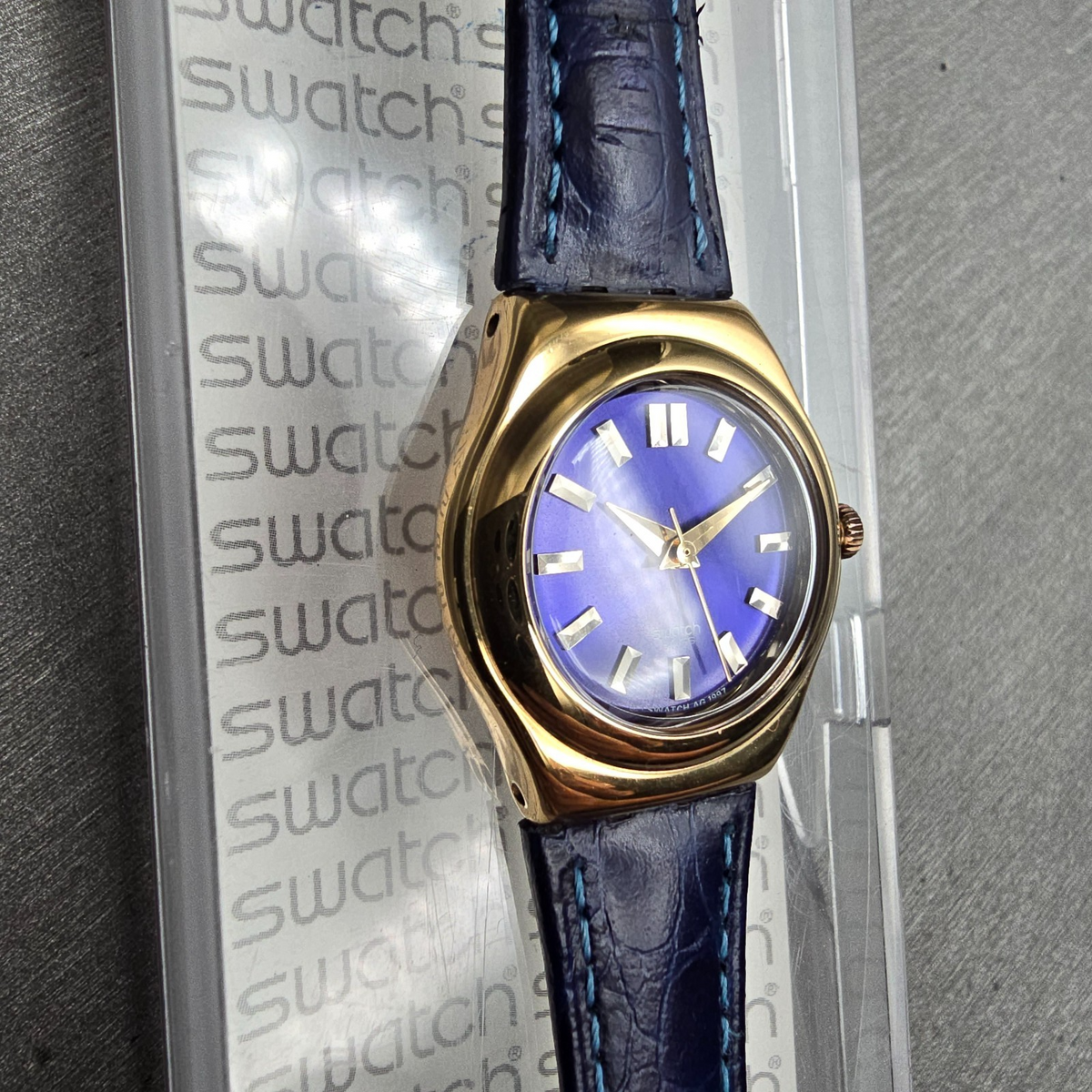 Swatch Irony Jenaye Watch Women 24mm Blue Dial Gold Tone Round YSG105C New Batt4