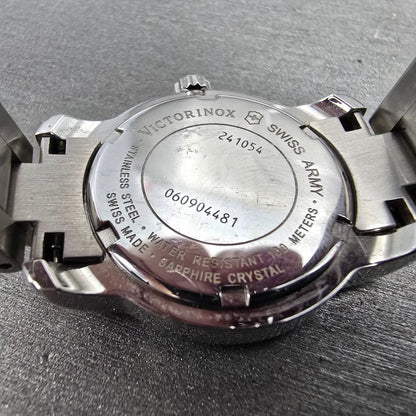 Victorinox Swiss Army Vivante Watch Women 28mm Black Dial Steel Date New Battery9