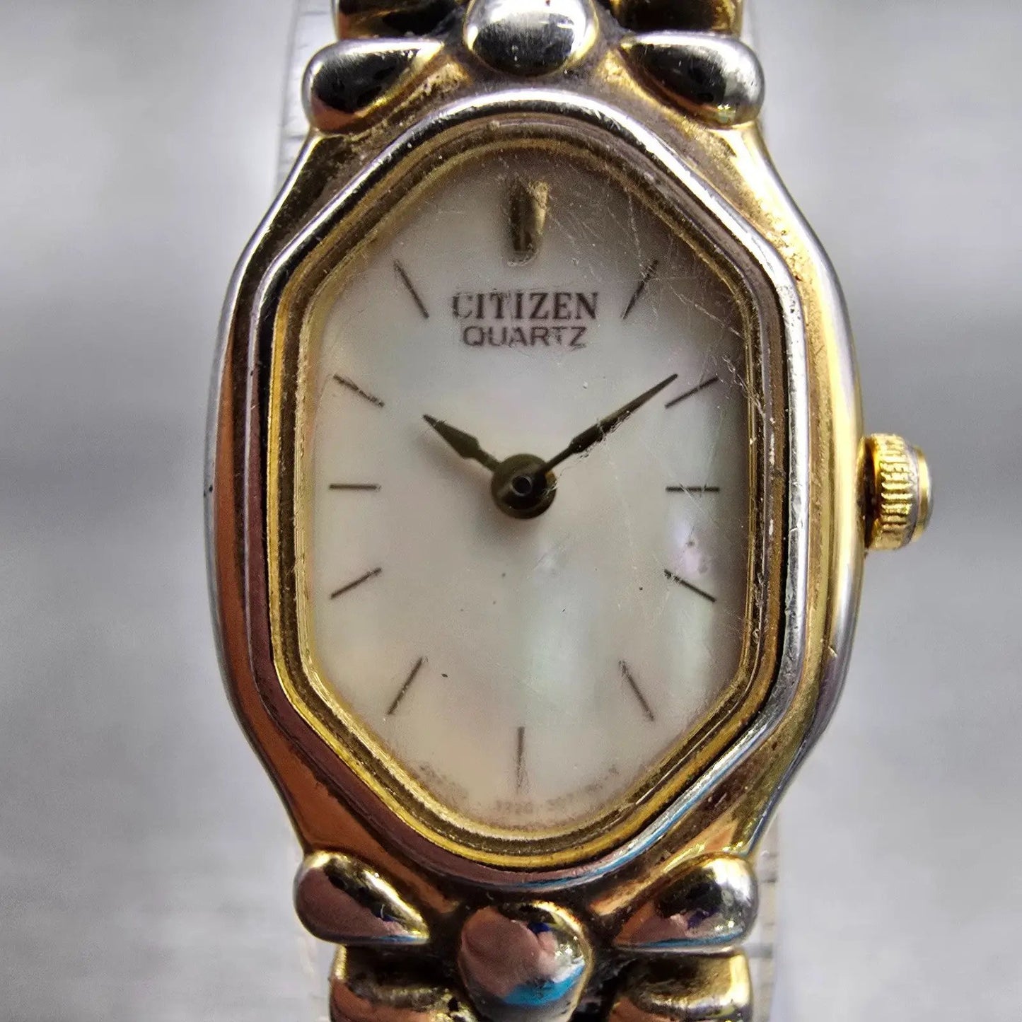 Citizen Watch Women 16mm MOP Dial Gold Tone Oval 3220-326130 New Battery Vintage1