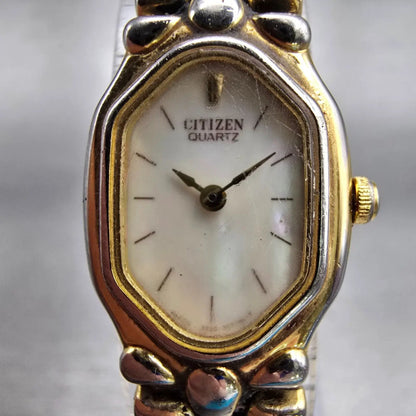 Citizen Watch Women 16mm MOP Dial Gold Tone Oval 3220-326130 New Battery Vintage1
