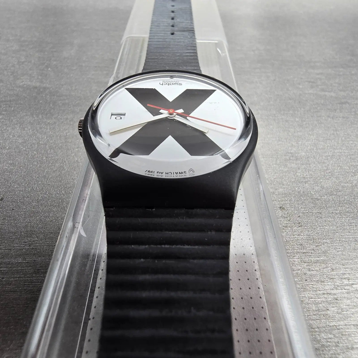 Swatch X-Rated Watch Men 34mm White Dial Black Tone Date GB406 New Battery NOS7