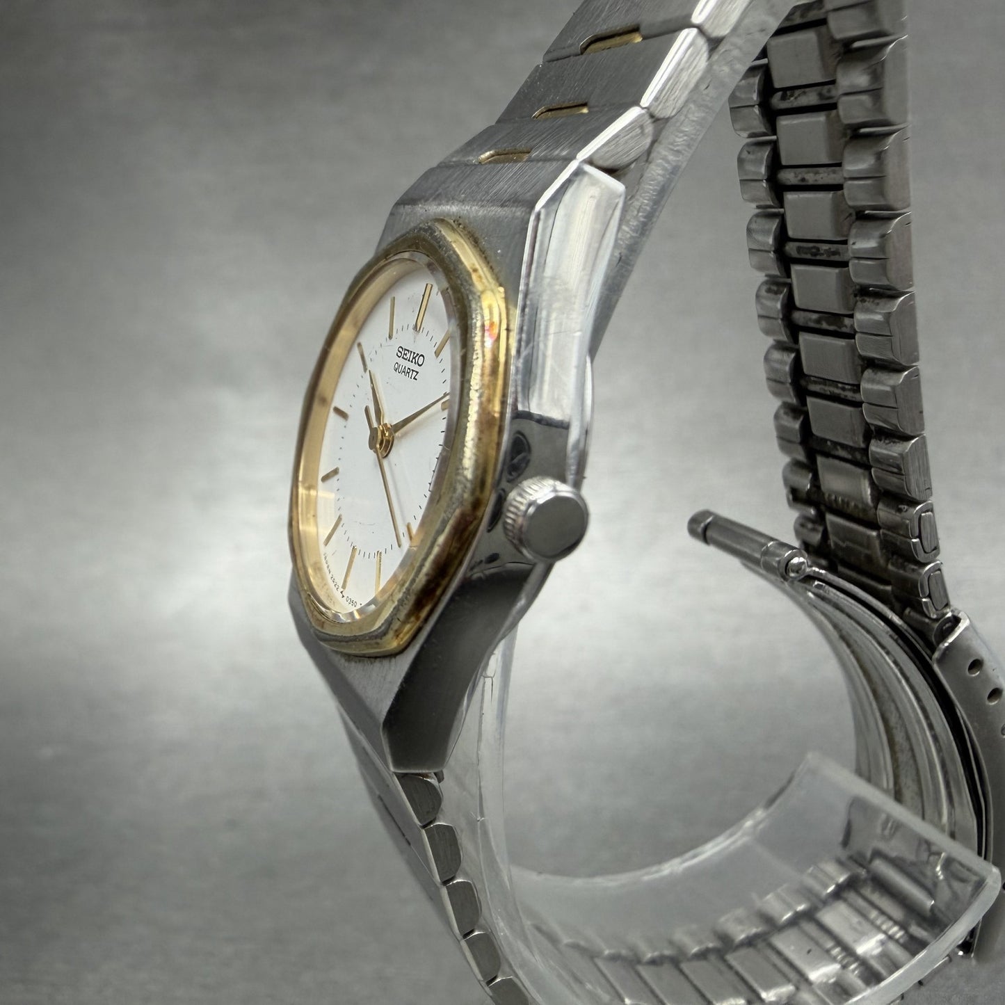 Seiko Watch Women 22mm White Dial Two Tone Date Round 2A22-0100 New Battery2