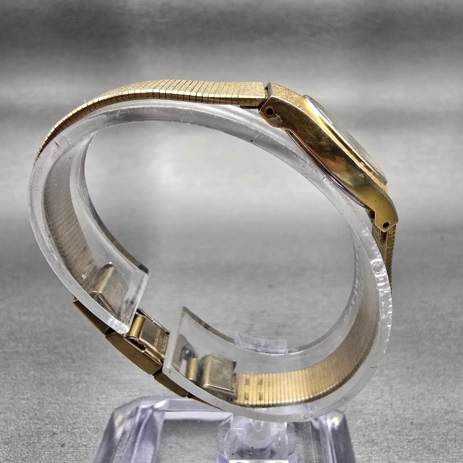 Seiko Watch Women 17mm Black Dial Gold Tone Oval 2Y00-5E29 New Battery Vintage8