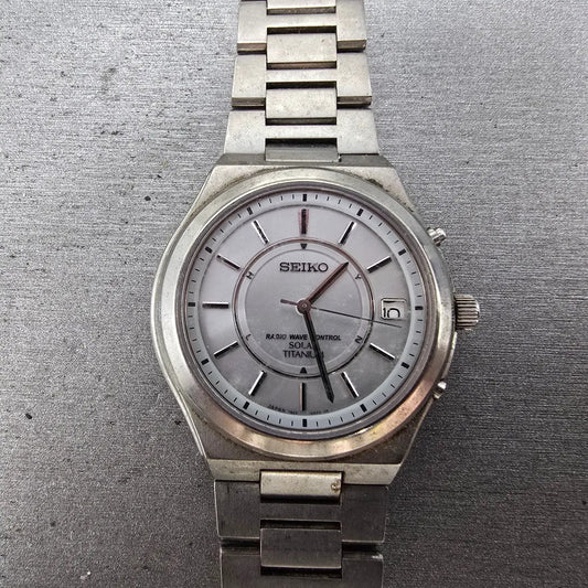 Seiko Solar Atomic Watch Men 39mm Silver Dial Titanium Date 7B22-0AF0 PARTS0