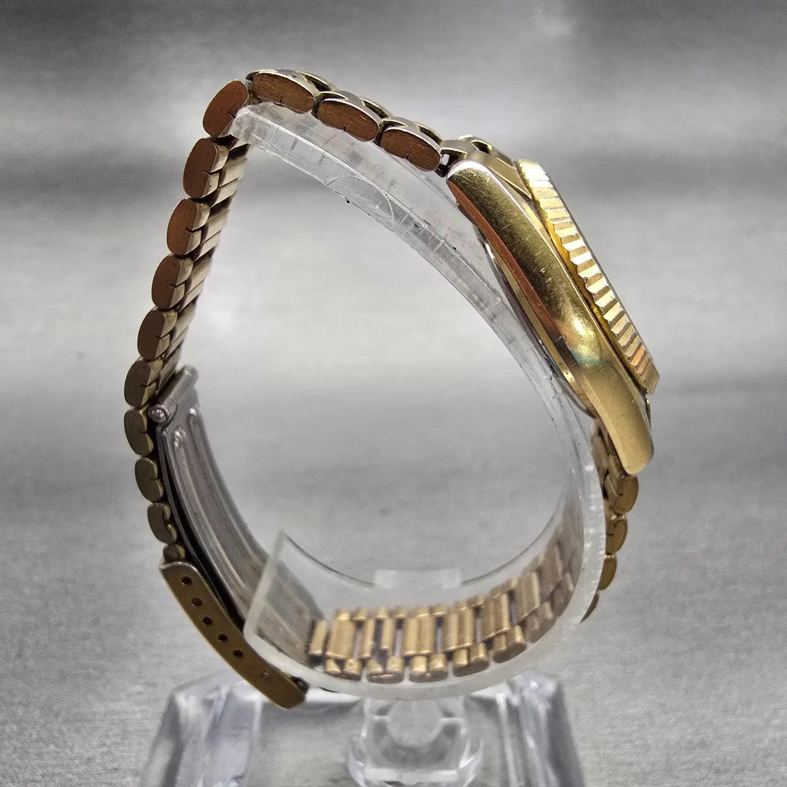 Seiko SQ Watch Women 24mm Gold Dial Gold Tone Daydate Round 3E23-0A60 New Batt G8