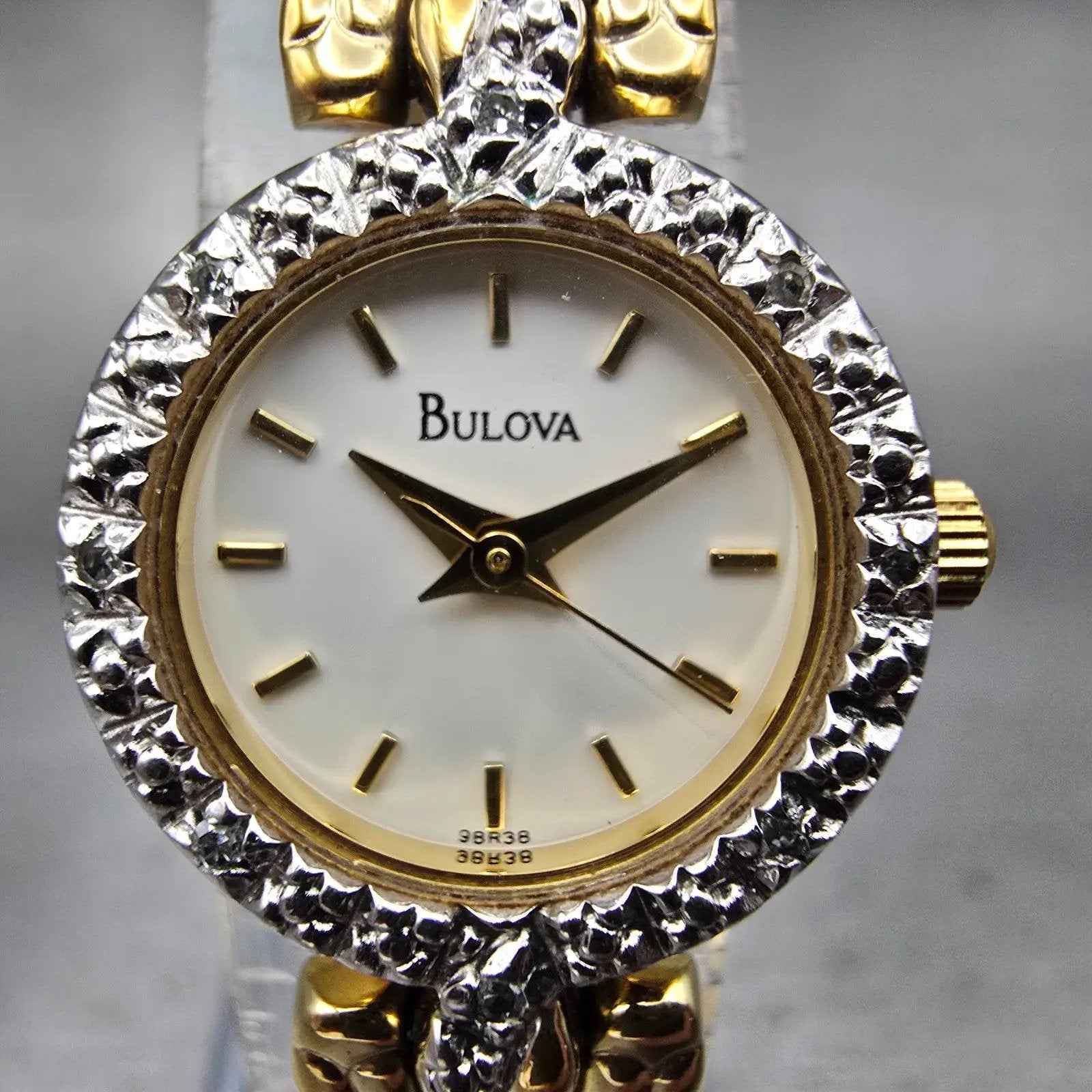 Bulova Watch Women 19mm White Dial Gold Tone Diamond Round 98R38 New Battery1