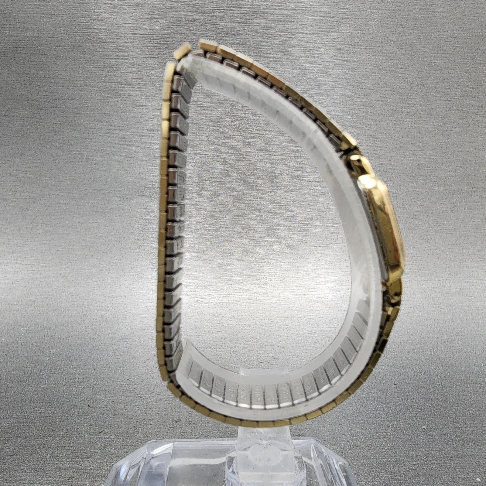 Seiko Watch Women 17mm Champagne Dial Gold Tone Rectangle 2y005b49 New Battery8