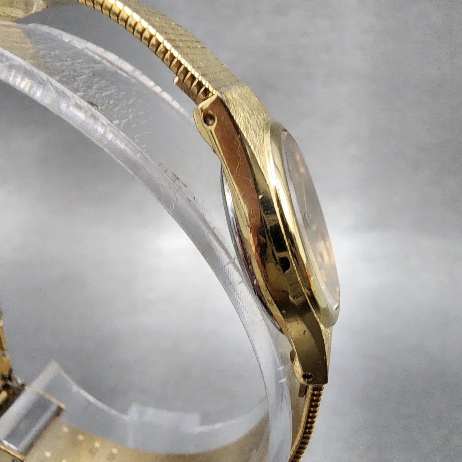 Seiko Watch Women 20mm Champagne Dial Gold Tone Round 2c210010 New Battery3