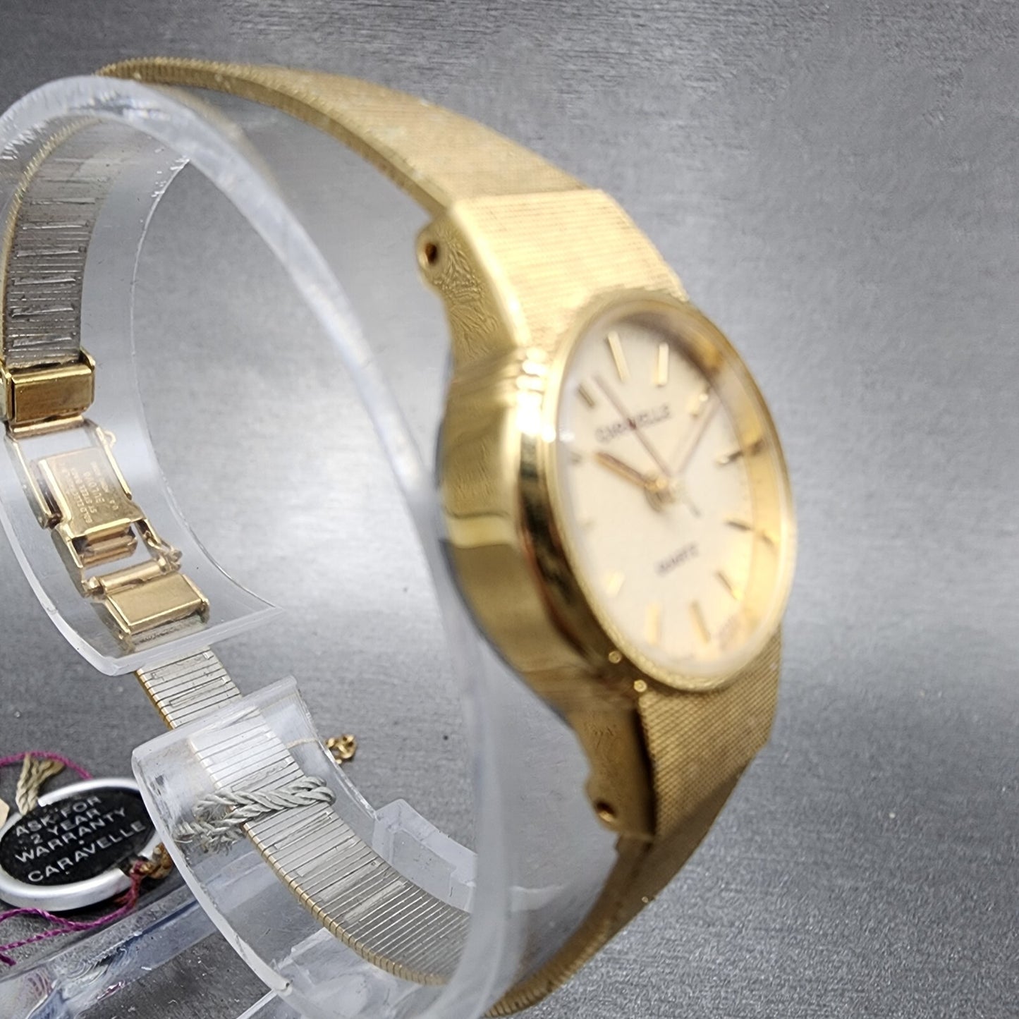 Bulova Caravelle Watch Women 19mm Cream Dial Gold Tone Round 48J07 NOS New Batt6