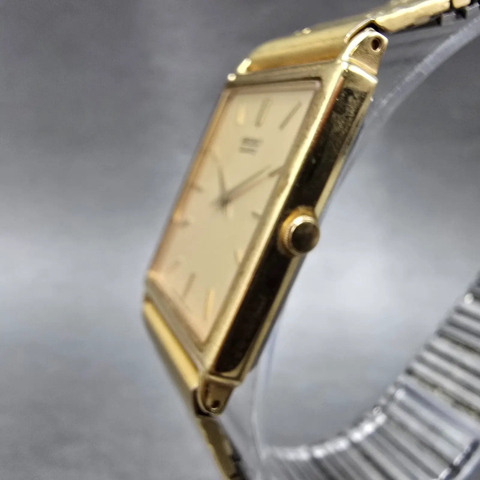 Seiko Tank Watch Men 25mm Gold Dial Gold Tone Rectangle 5Y30-5A09 PARTS Vintage4