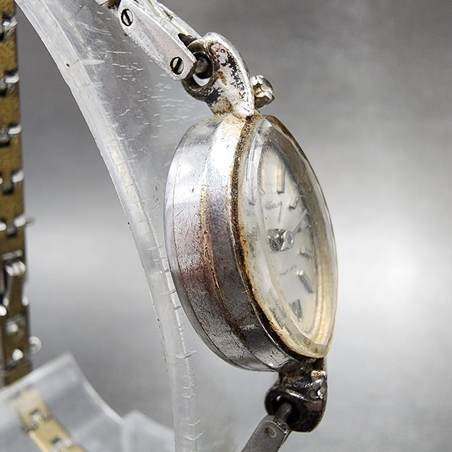 Seiko Solar Watch Women 15mm White Dial Silver Tone Oval 10-8090