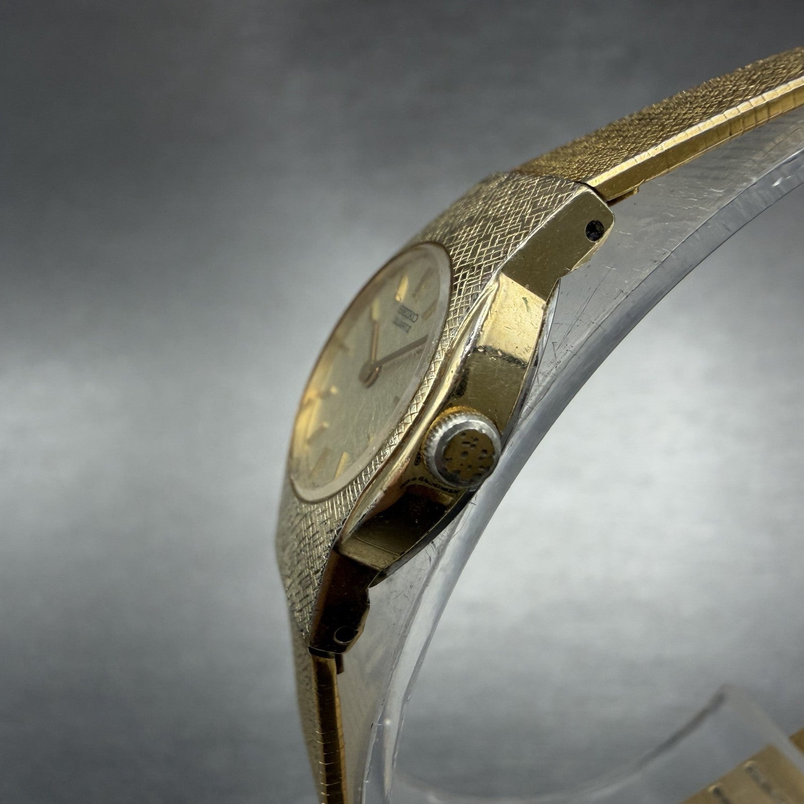 Seiko Watch Women 17mm Champange Dial Gold Tone Round 2C20-0149 New Battery KO892