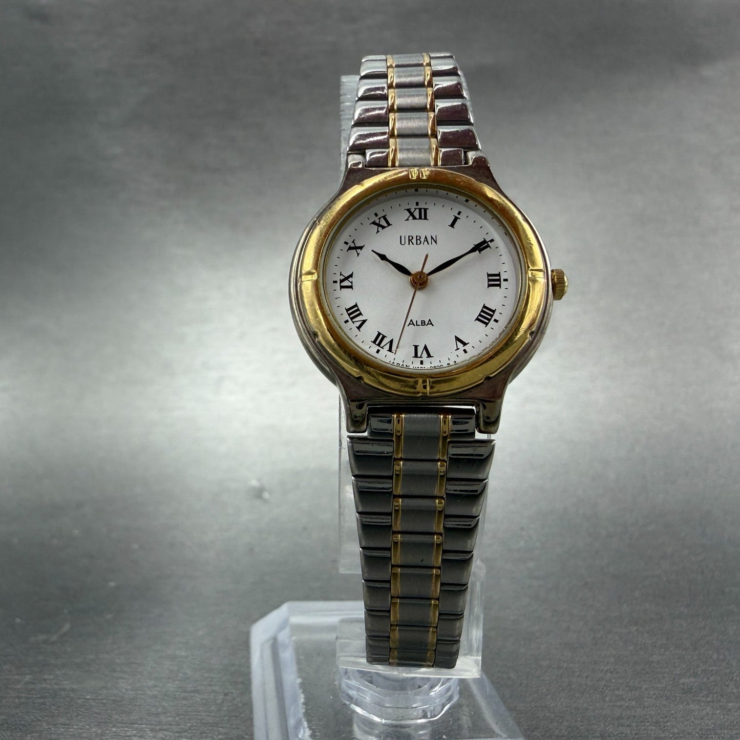 Seiko Alba Urban Watch Women 25mm White Dial Two Tone V401-0220 New Battery5