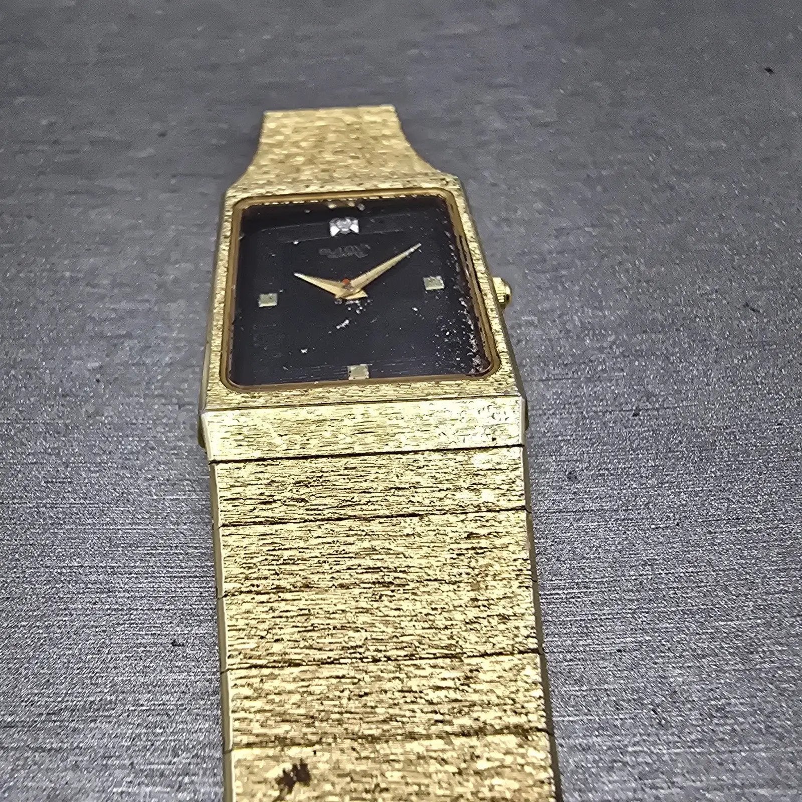 Bulova Tank Watch Men 24mm Black Dial Gold Tone Rectangle Diamond PARTS NO BACK3