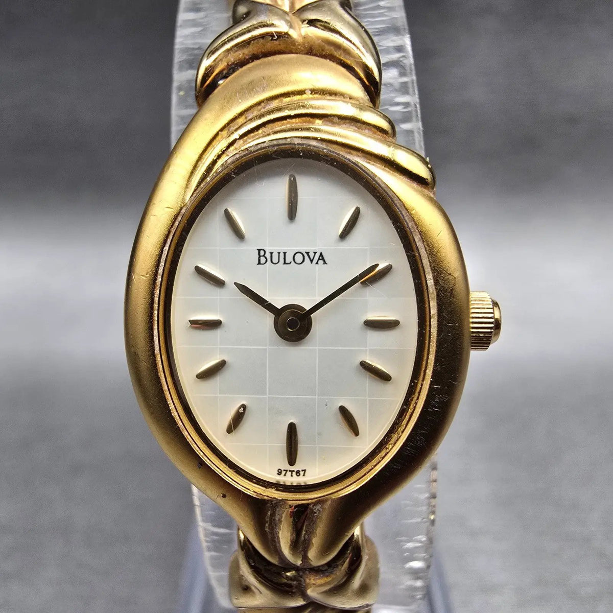 Bulova Watch Women 17mm MOP Dial Gold Tone Oval 97T67 New Battery VTG2