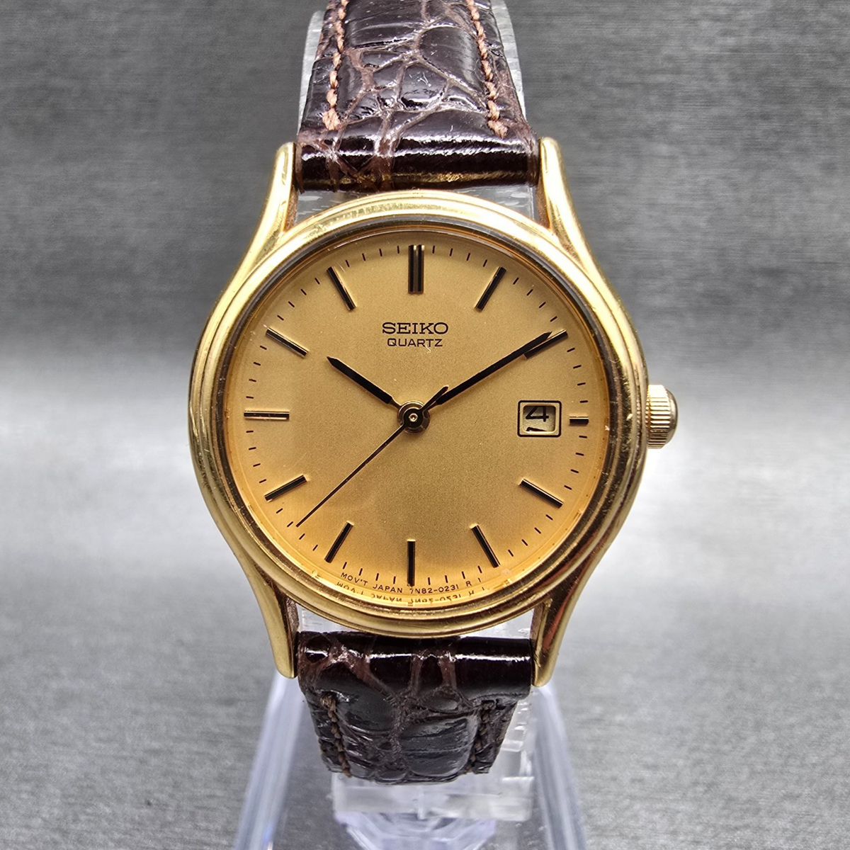 Seiko Watch Women 25mm Gold Dial Gold Tone Date Round 7N82-0101 New Battery JDM0