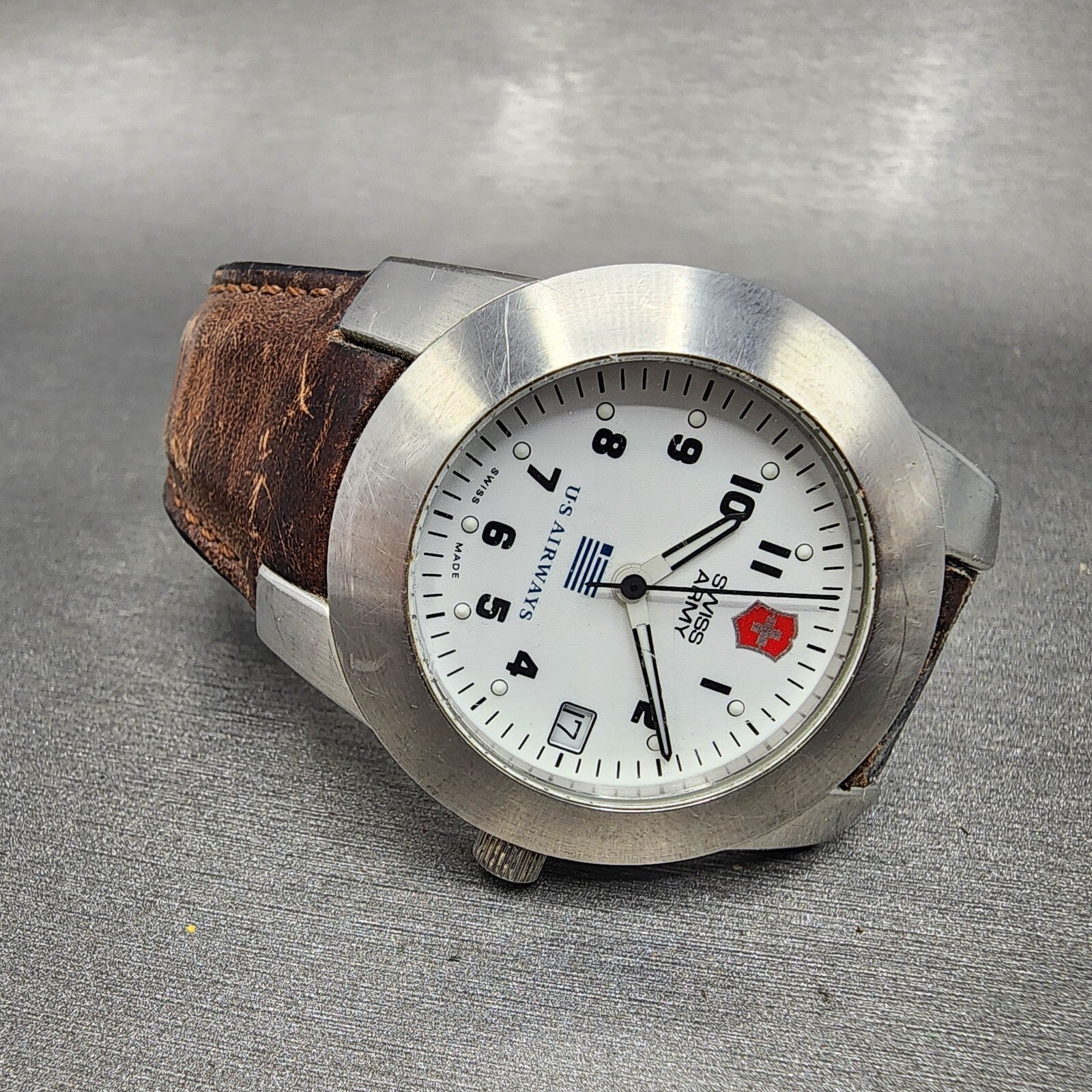 Victorinox Swiss Army Peak Watch Men 38mm White Dial Steel Date Round New Batt1