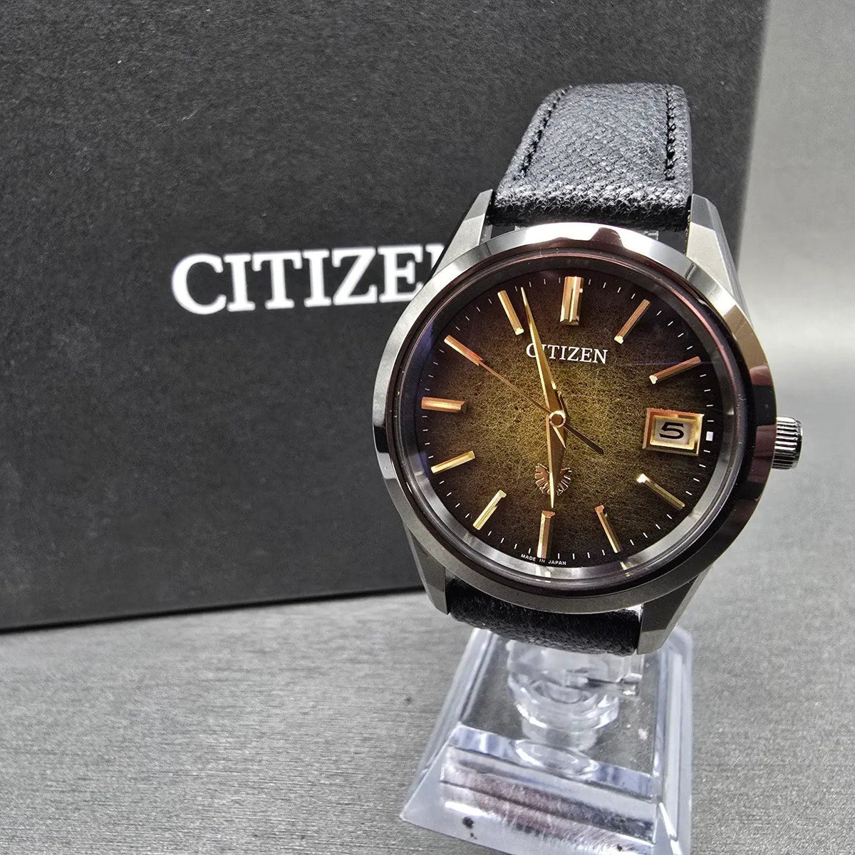 Citizen The Citizen Watch Men 38mm Yellow Dial Black Date AQ4106-18X Eco-Drive0