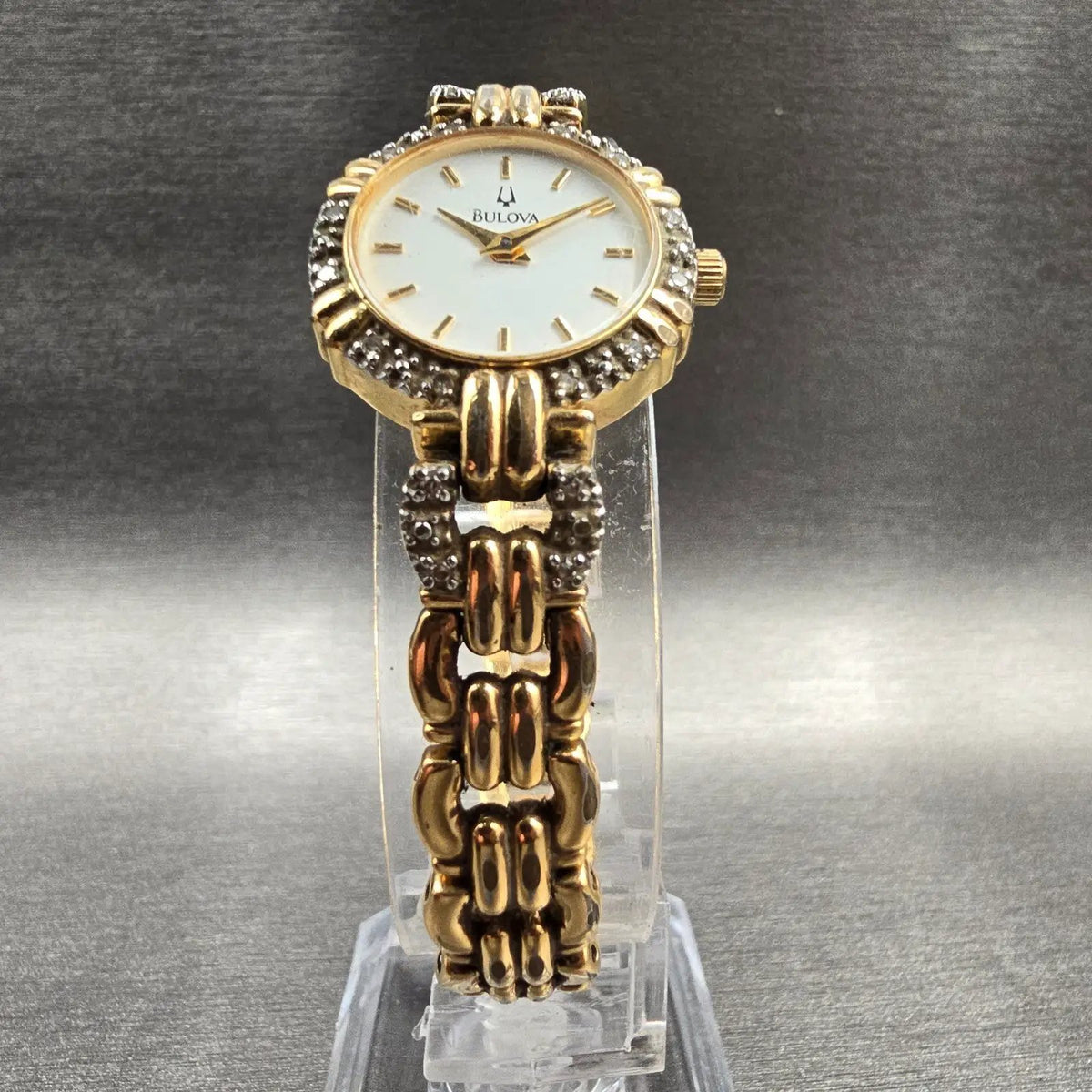 Bulova Watch Women 21mm White Dial Gold Tone Gemmed Round 98R06 New Battery5