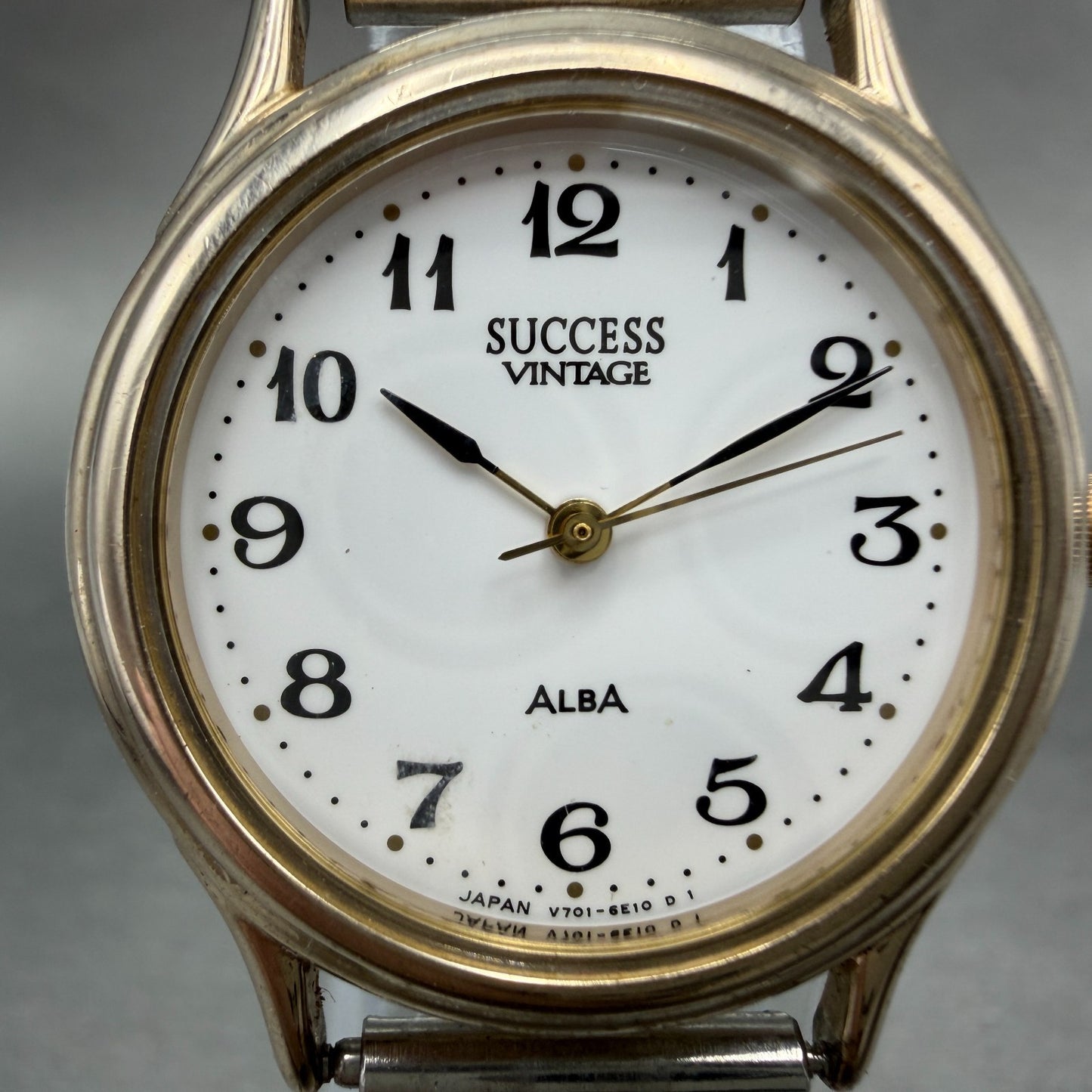 Seiko Alba Success Watch Women 30mm White Dial Gold Tone V701-6B90 New Battery1