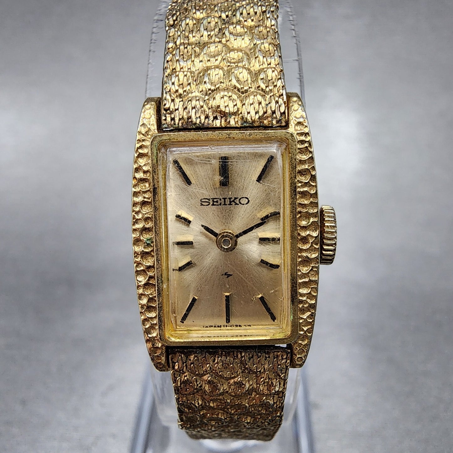 Seiko Tank Watch Women 15mm Champagne Dial Gold Tone Rectangle Manual Wind Runs0