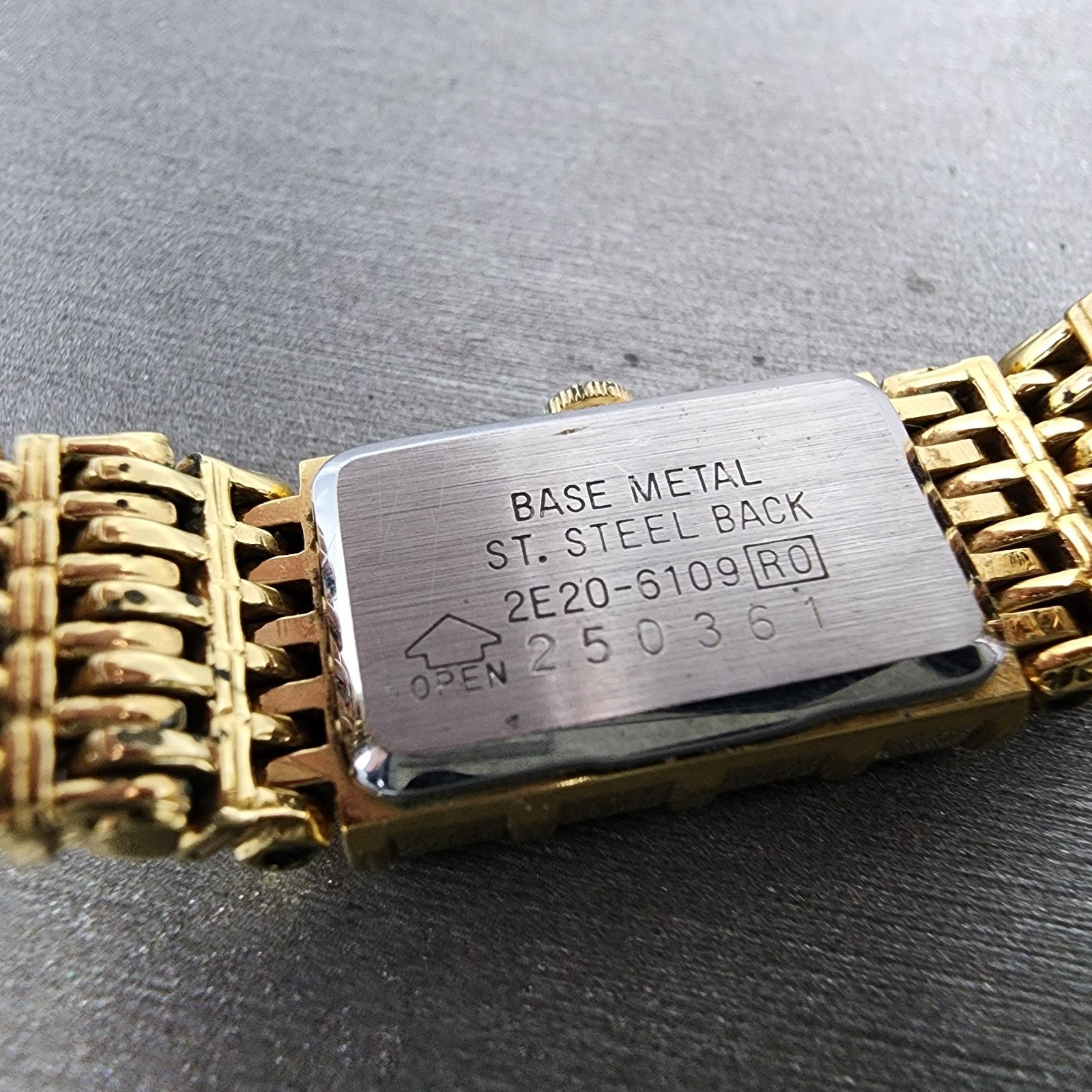 Seiko Tank Watch Women 12mm Champagne Dial Gold Tone 2e206109 New Battery9