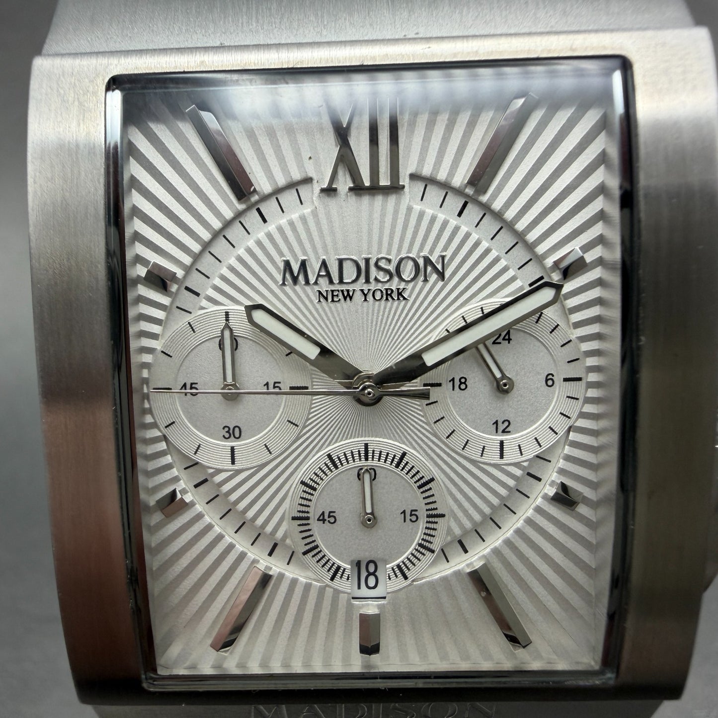 Madison New York Chronograph Tank Watch Men 34mm White Dial Steel Date New Batt2